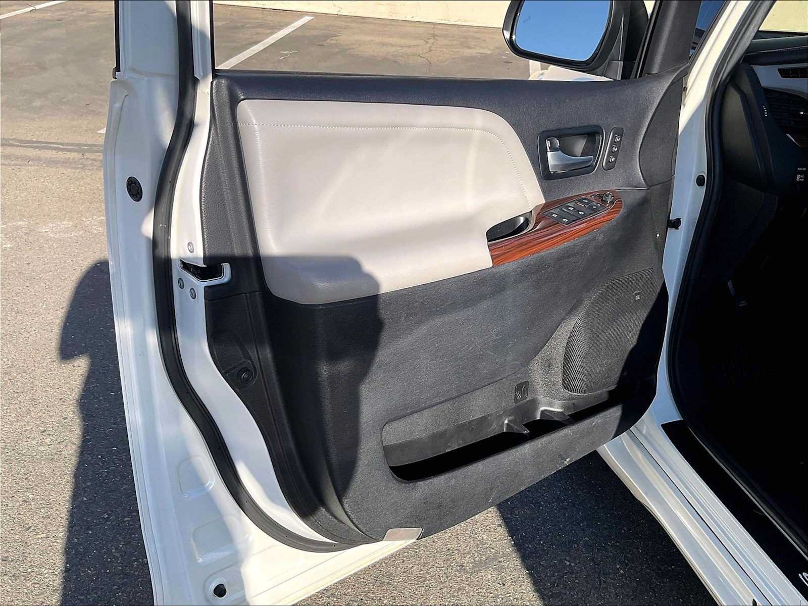 Used 2016 Toyota Sienna Limited FWD image 25