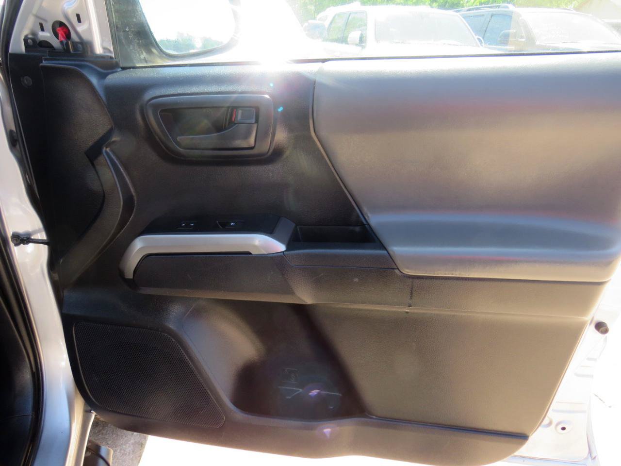 Used 2017 Toyota Tacoma SR5 w/ Tow Package RWD image 17