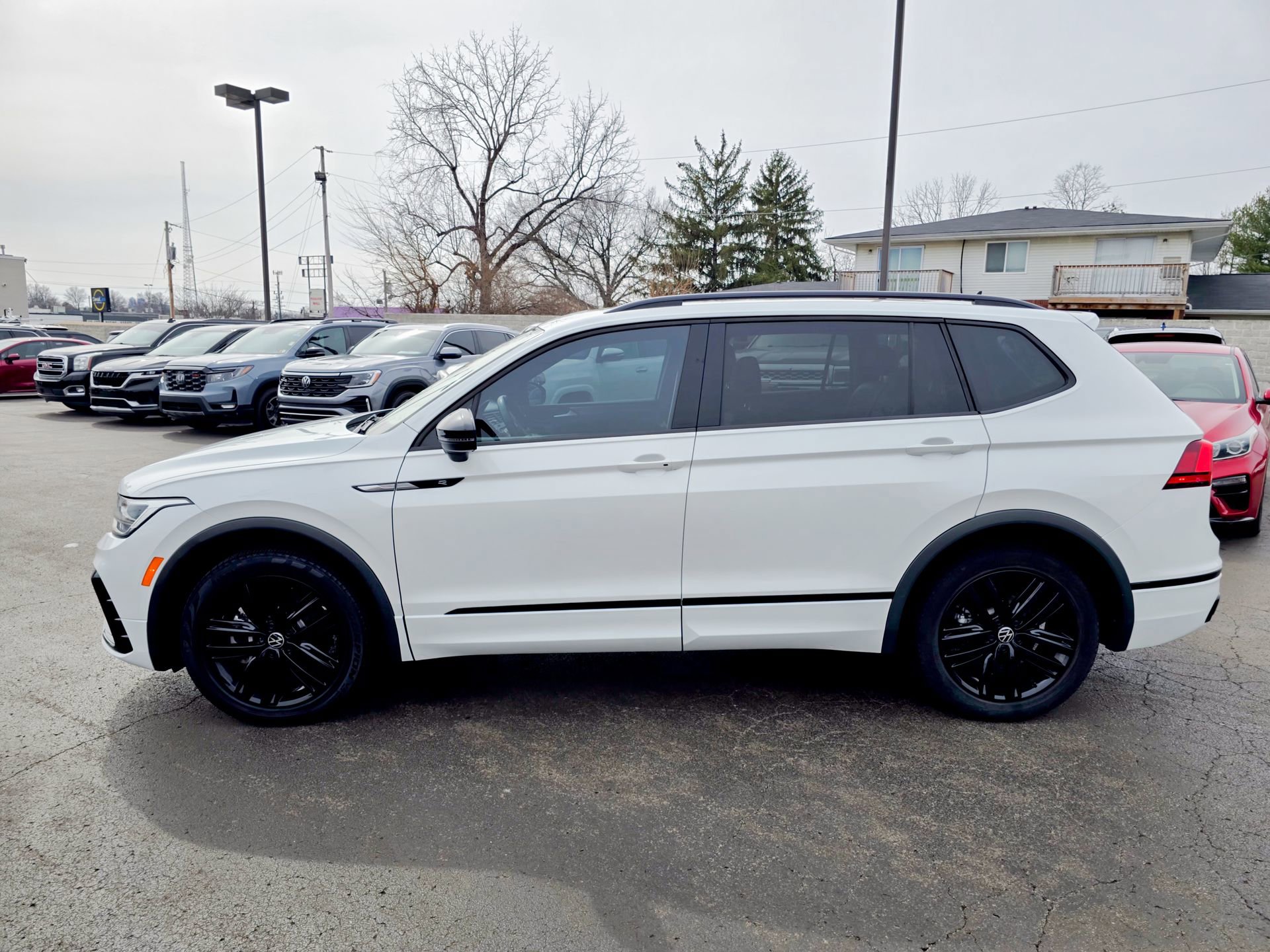 Used 2022 Volkswagen Tiguan SE R-Line image 11