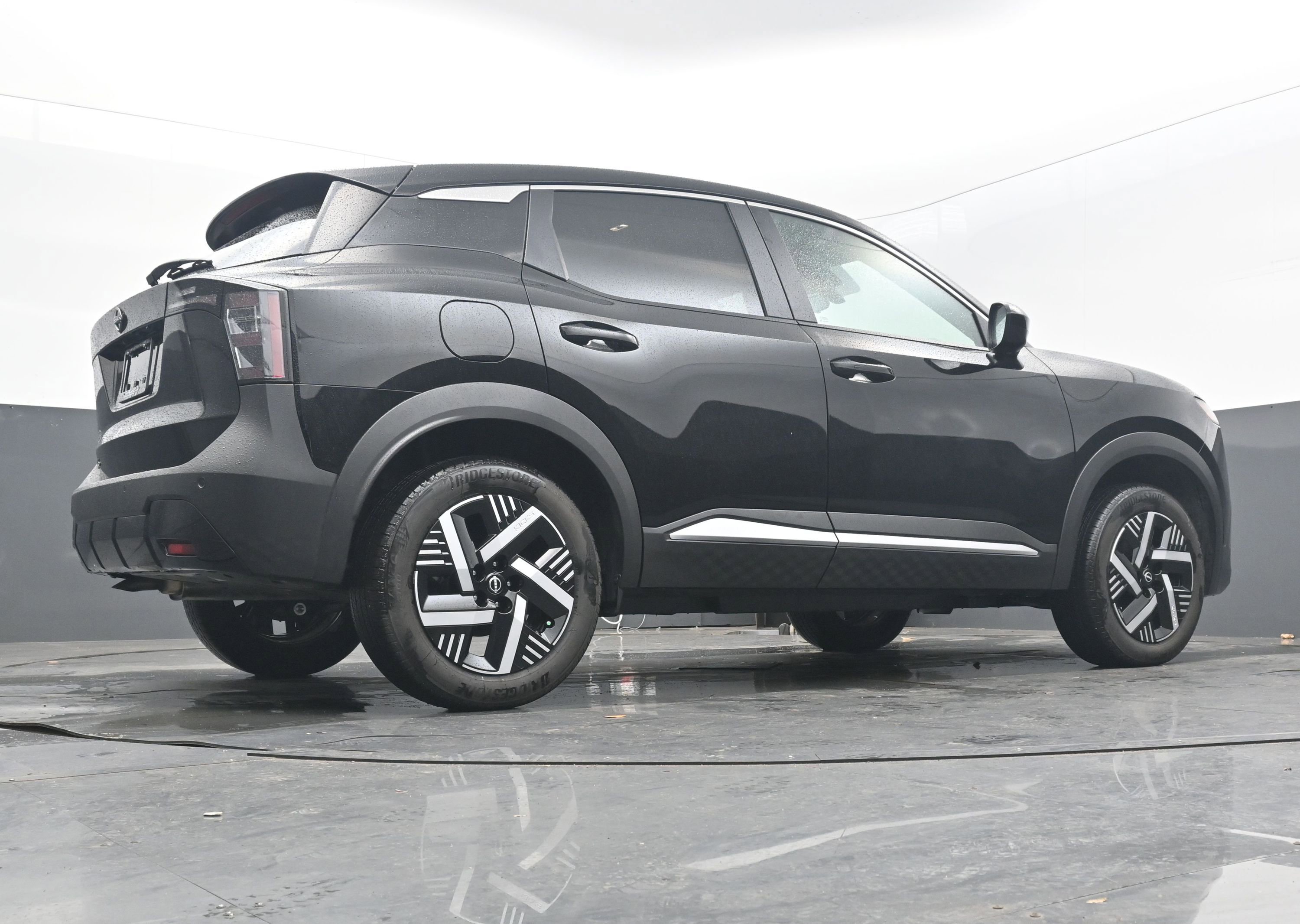 Certified 2025 Nissan Kicks SV image 27