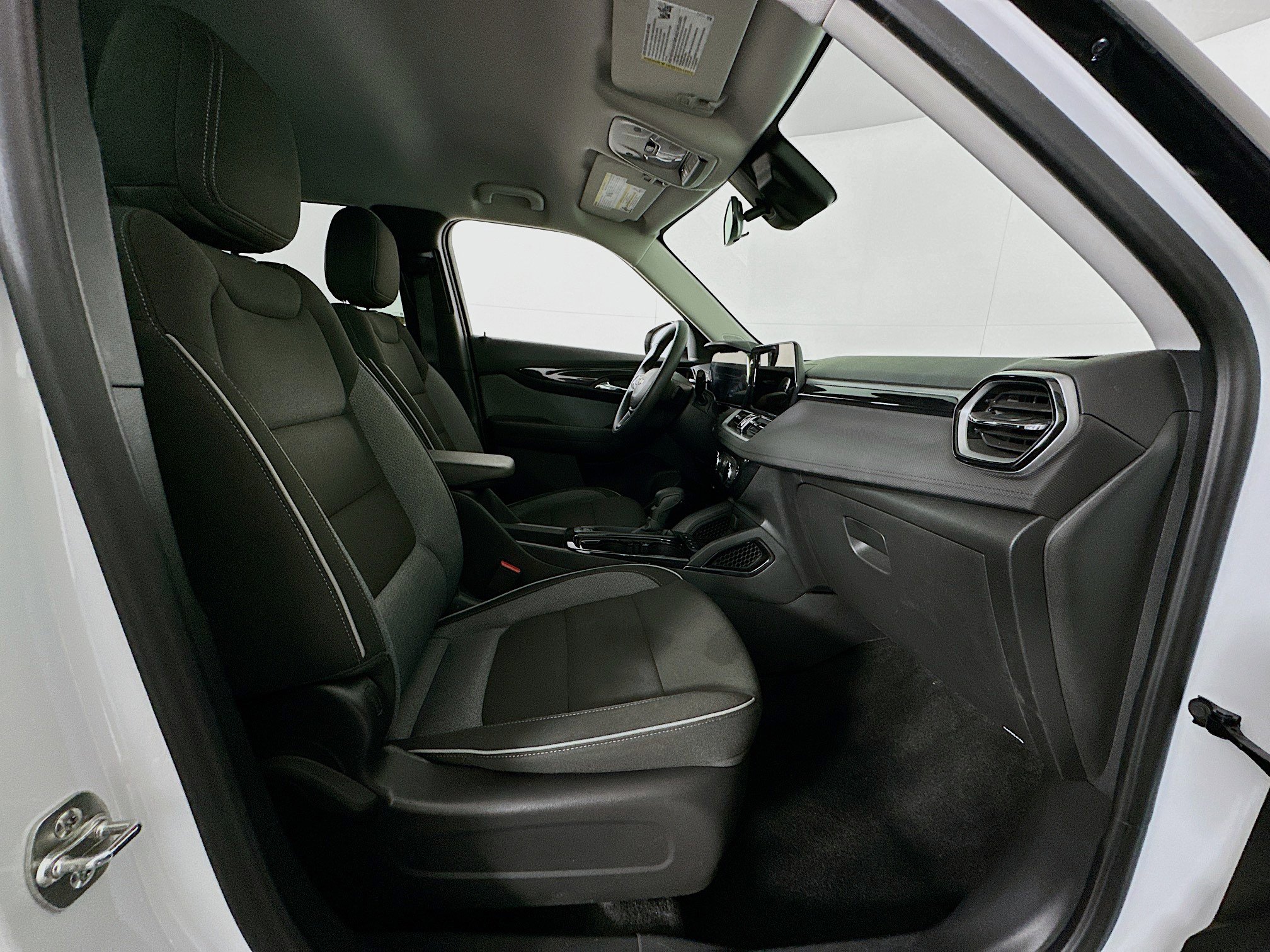 Used 2025 Chevrolet TrailBlazer LT image 29