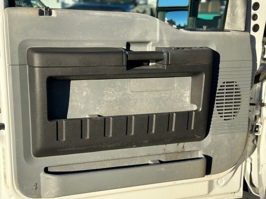 Used 2016 Ford F550 4x4 Crew Cab Super Duty w/ Power Equipment Group image 15