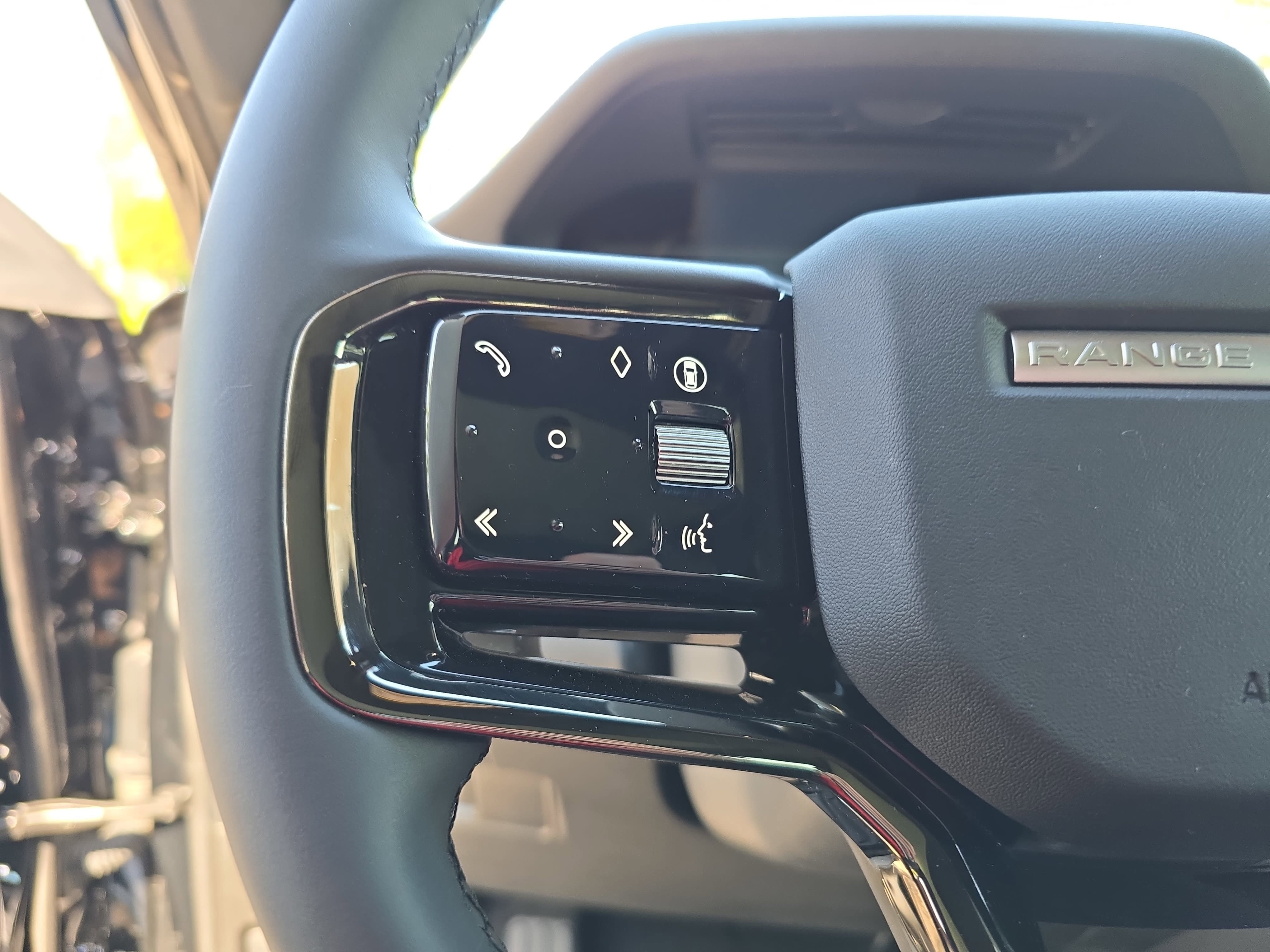 Certified 2026 Land Rover Range Rover Evoque Dynamic SE image 17