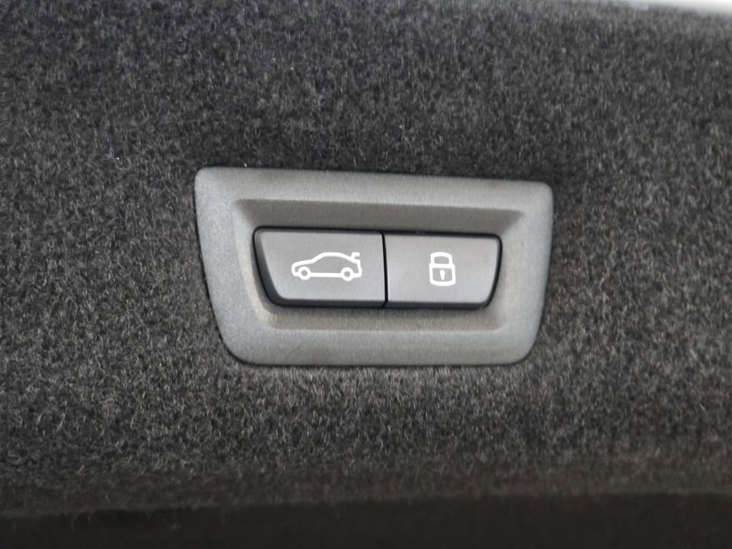 New 2026 BMW 750e xDrive w/ Premium Package image 23