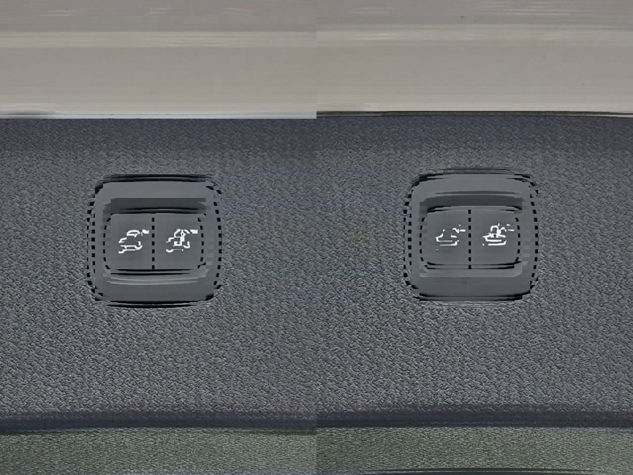 Used 2025 Volvo XC90 B6 Ultra w/ Protection Package Premier image 36