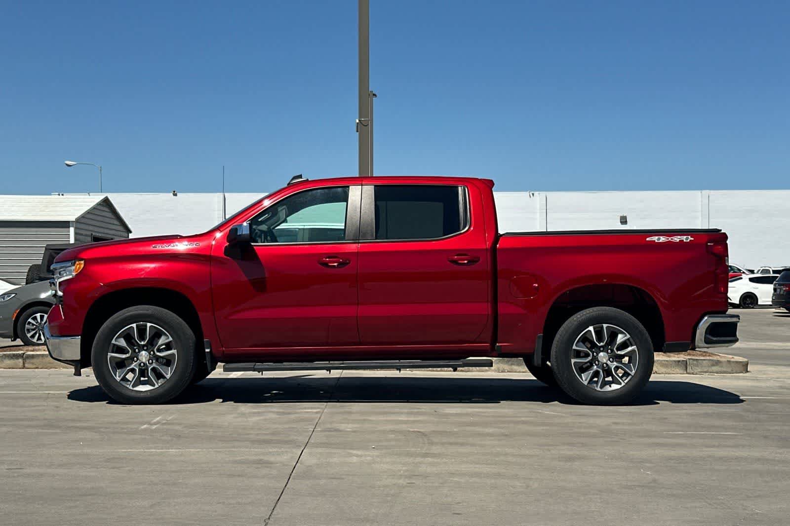 Used 2023 Chevrolet Silverado 1500 LT AWD/4WD image 6