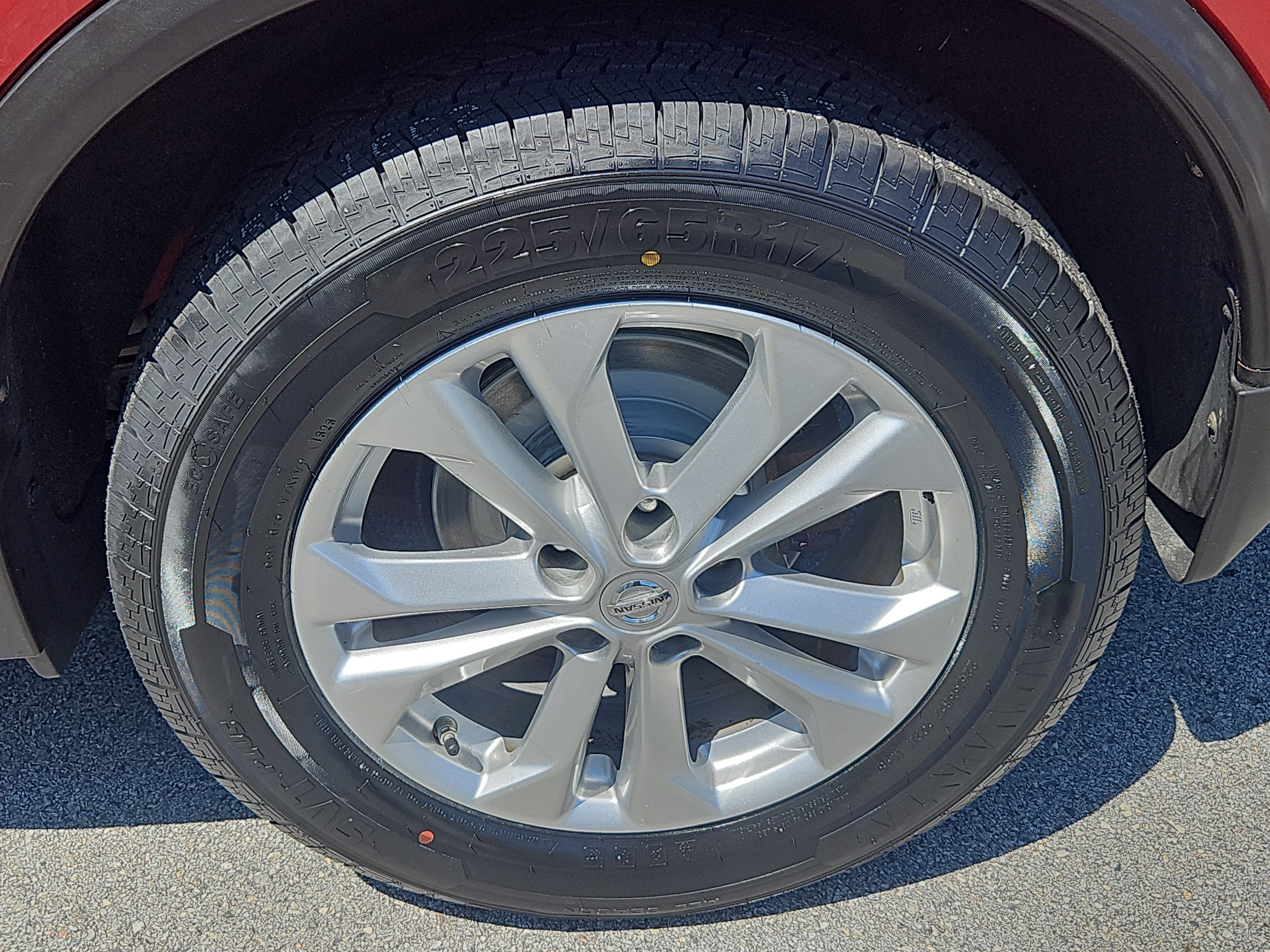 Used 2016 Nissan Rogue SV w/ SV Premium Package AWD/4WD image 27