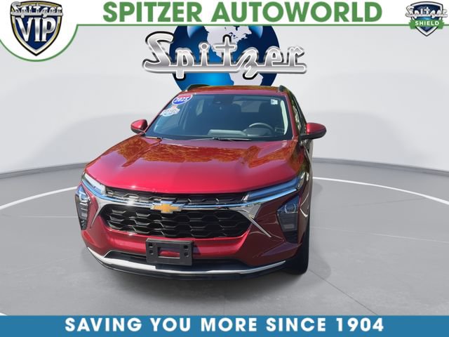 Used 2025 Chevrolet Trax LT FWD image 3