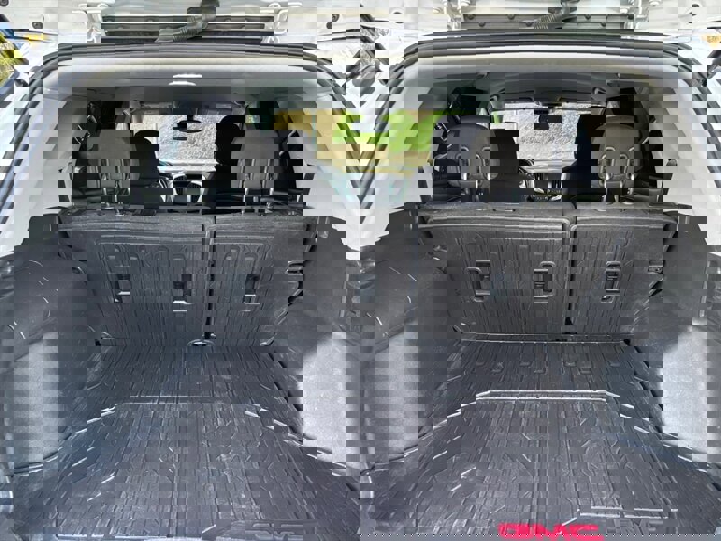 Used 2020 GMC Terrain SLE w/ Elevation Edition image 15