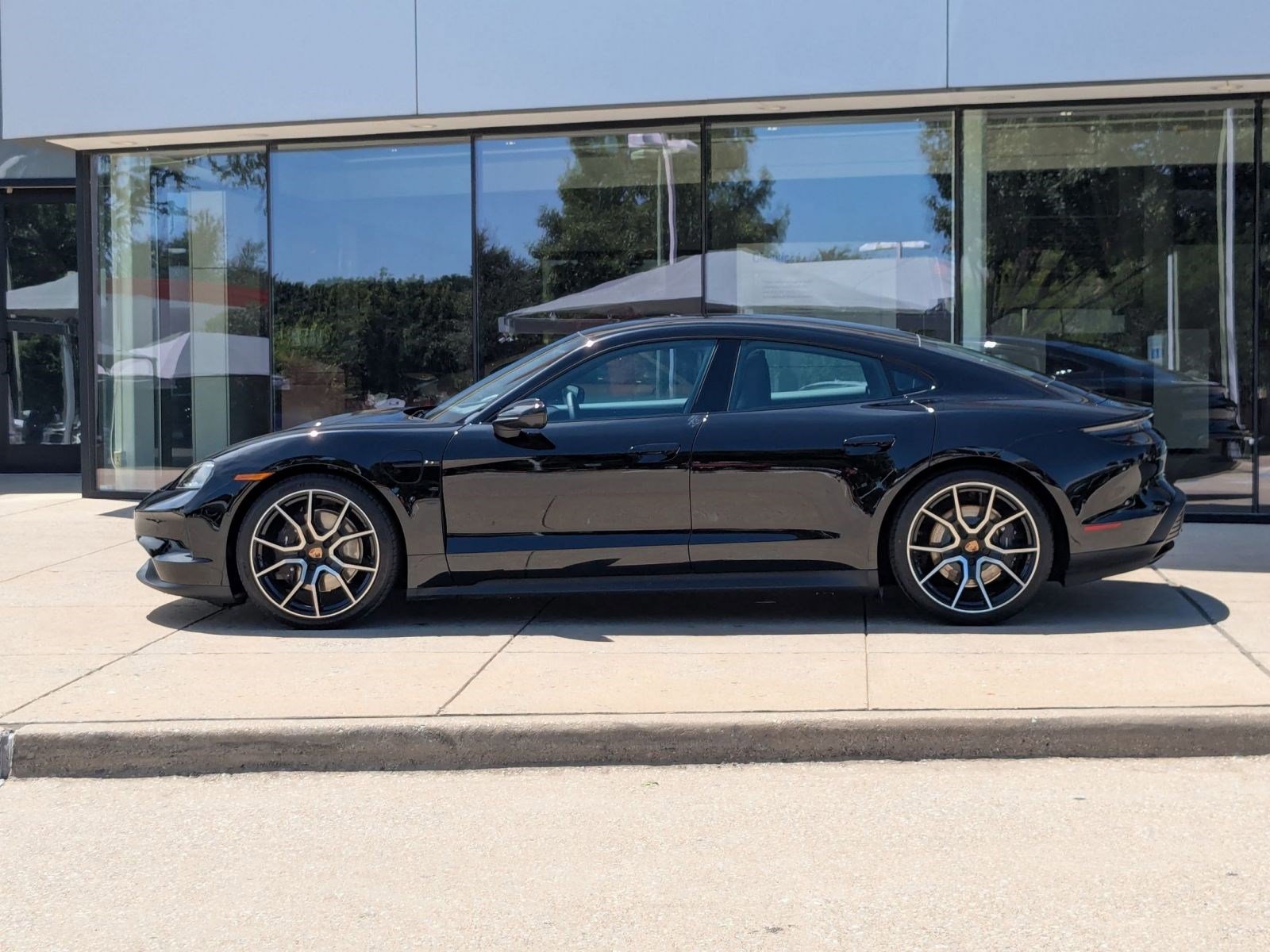 New 2025 Porsche Taycan image 2