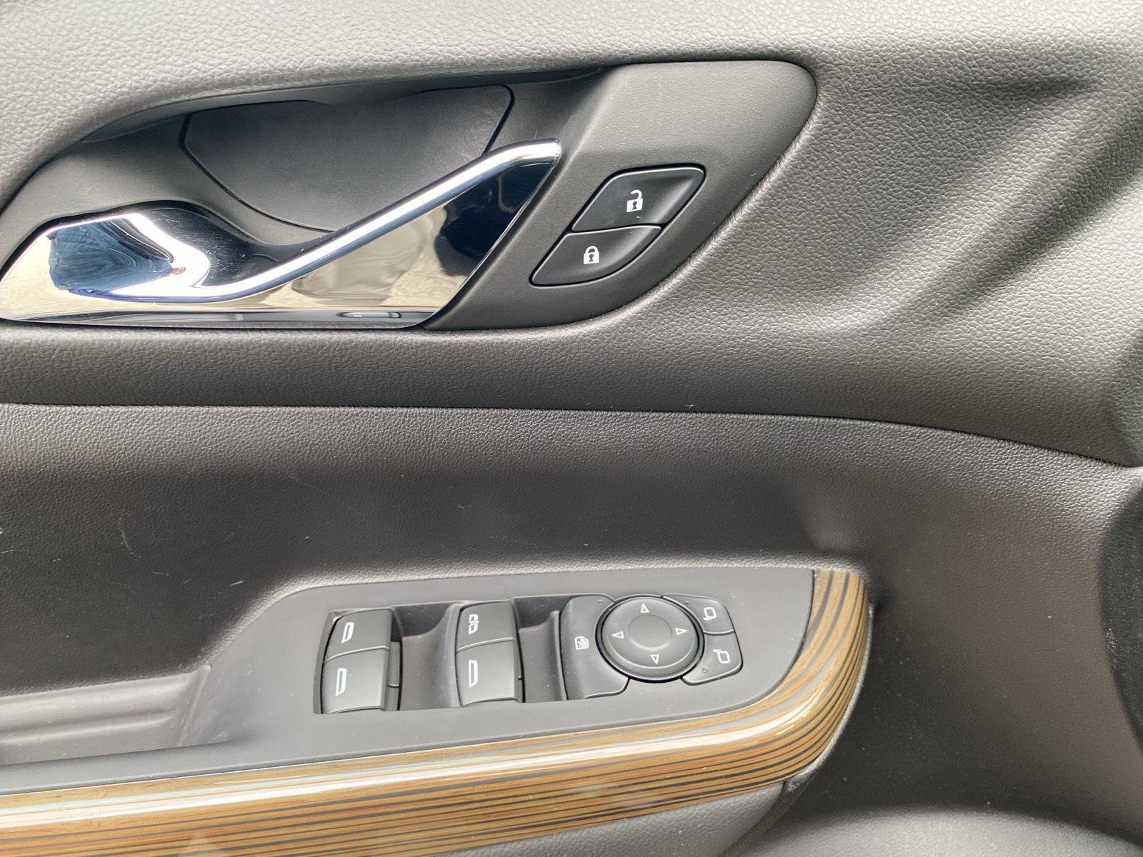 Used 2023 GMC Acadia SLE image 18