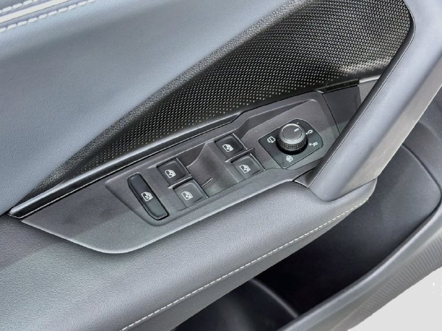 Used 2025 Volkswagen Tiguan SEL R-Line AWD/4WD image 18