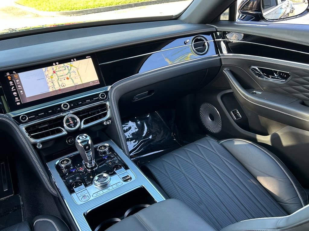 Used 2021 Bentley Flying Spur V8 image 11