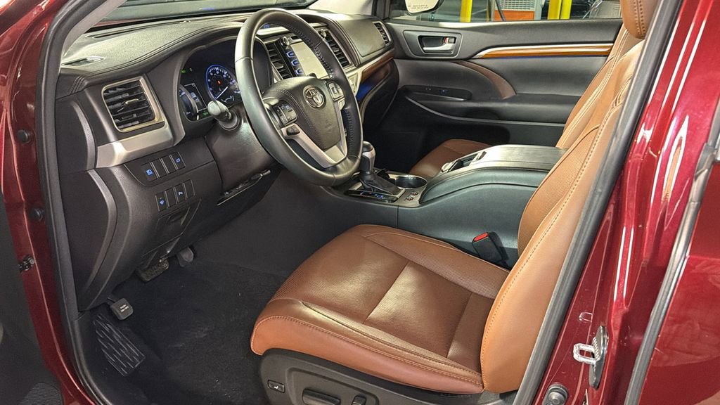 Used 2018 Toyota Highlander Limited image 26