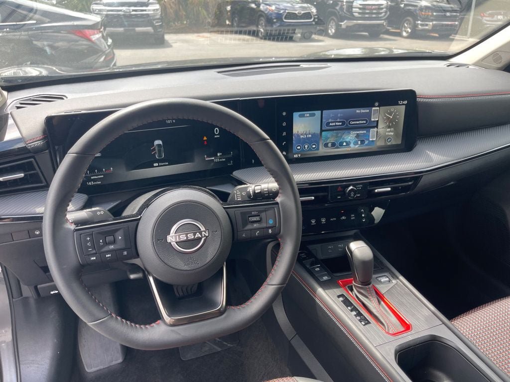 Used 2025 Nissan Kicks SR FWD image 14
