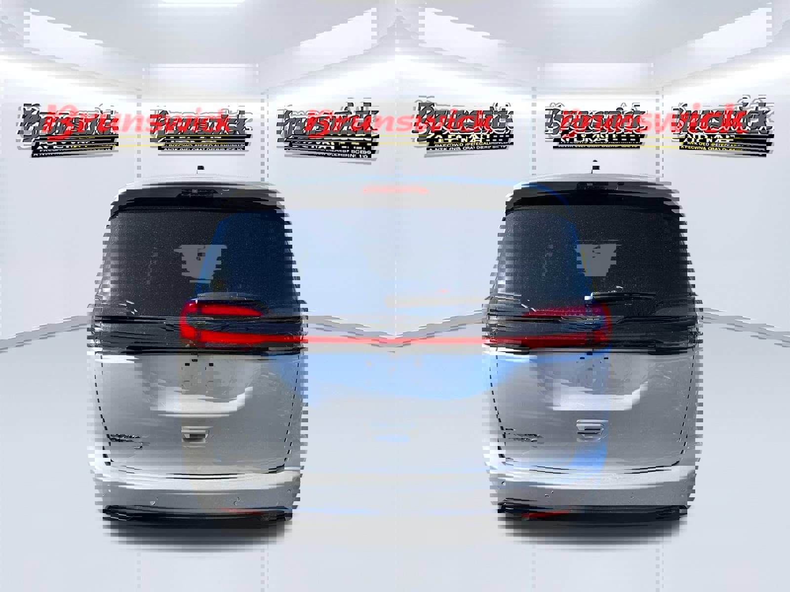 New 2026 Chrysler Pacifica Select image 3