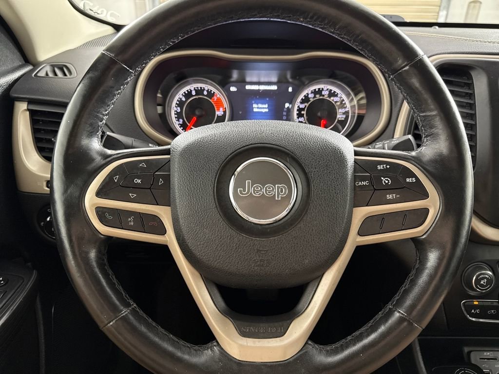 Used 2017 Jeep Cherokee Limited w/ Luxury Group image 13