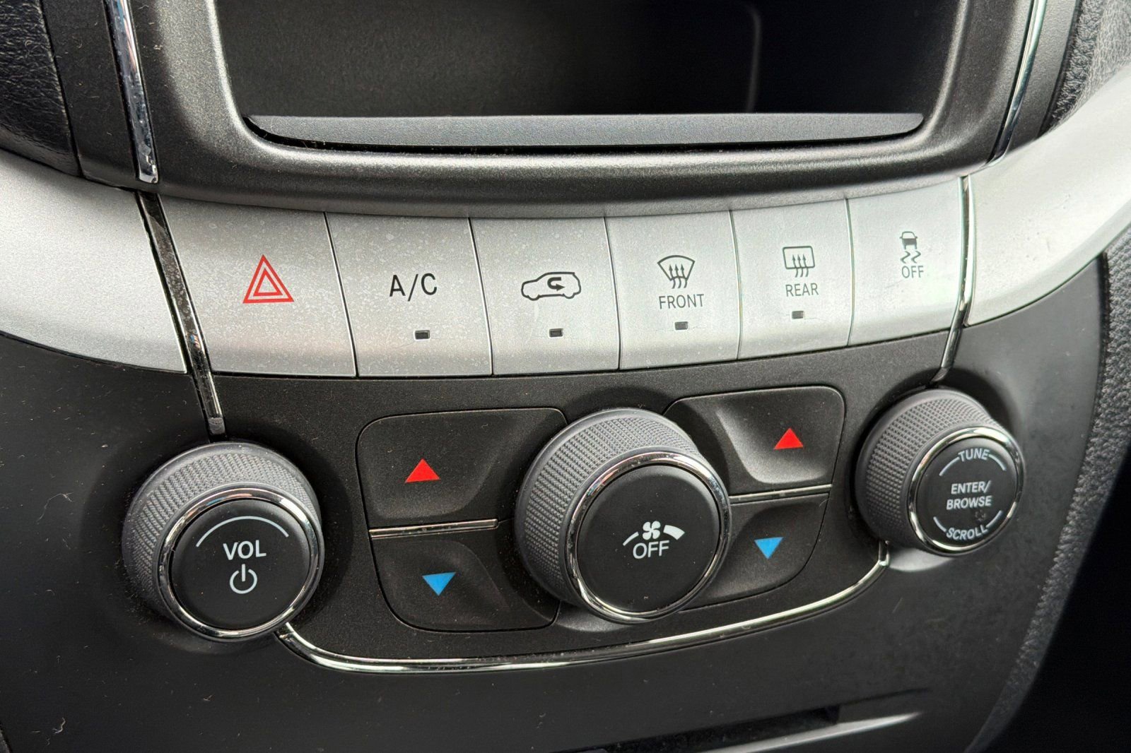 Used 2019 Dodge Journey SE w/ Premium Group image 21