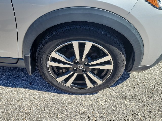 Used 2018 Nissan Kicks SV FWD image 7