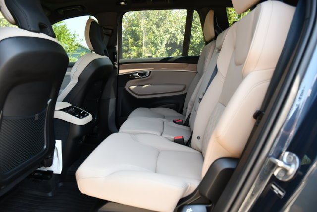 New 2026 Volvo XC90 B6 Plus w/ Protection Package Premier AWD/4WD image 16