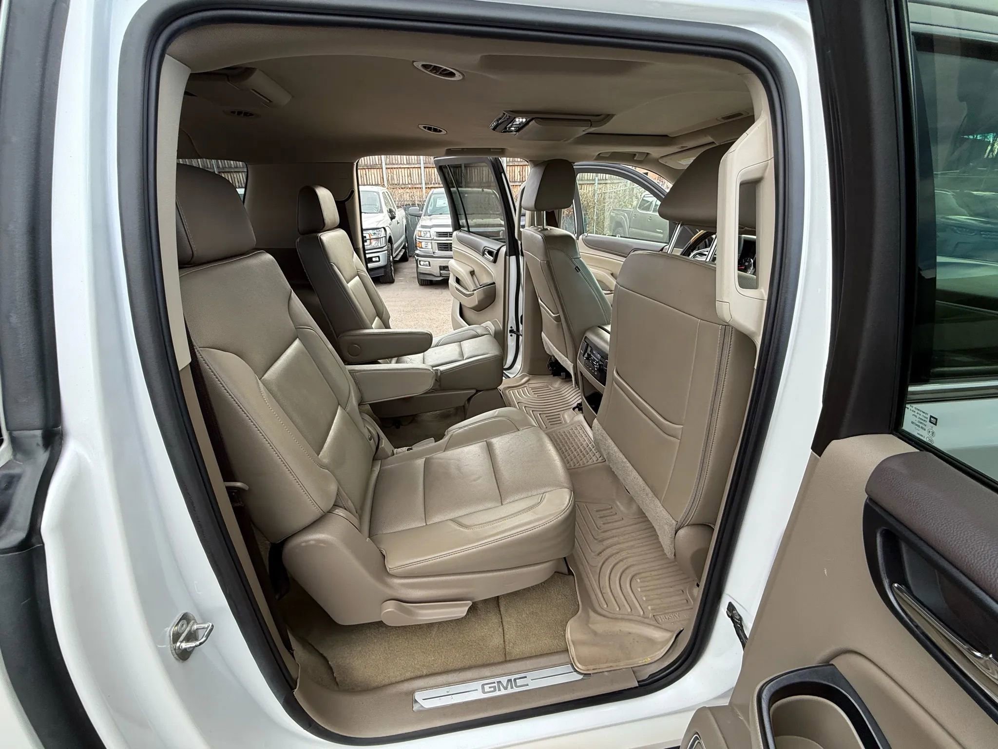 Used 2017 GMC Yukon XL SLT w/ Open Road Package image 38