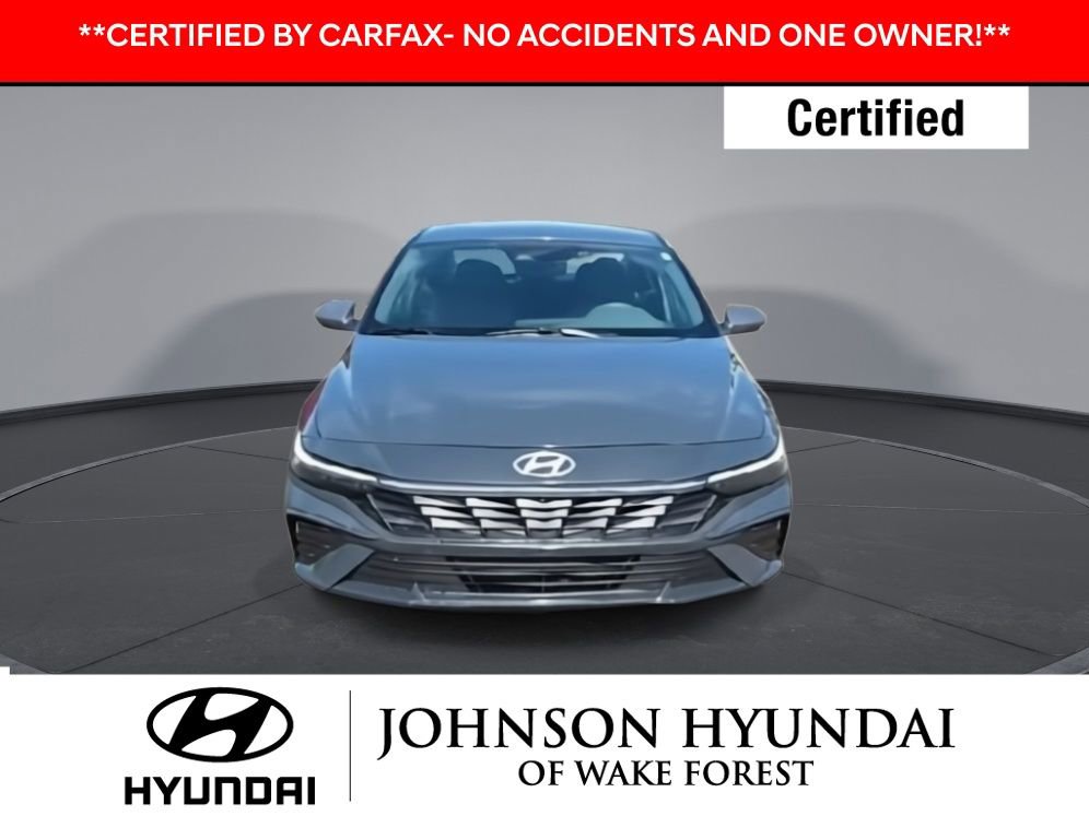 Certified 2025 Hyundai Elantra SE image 3