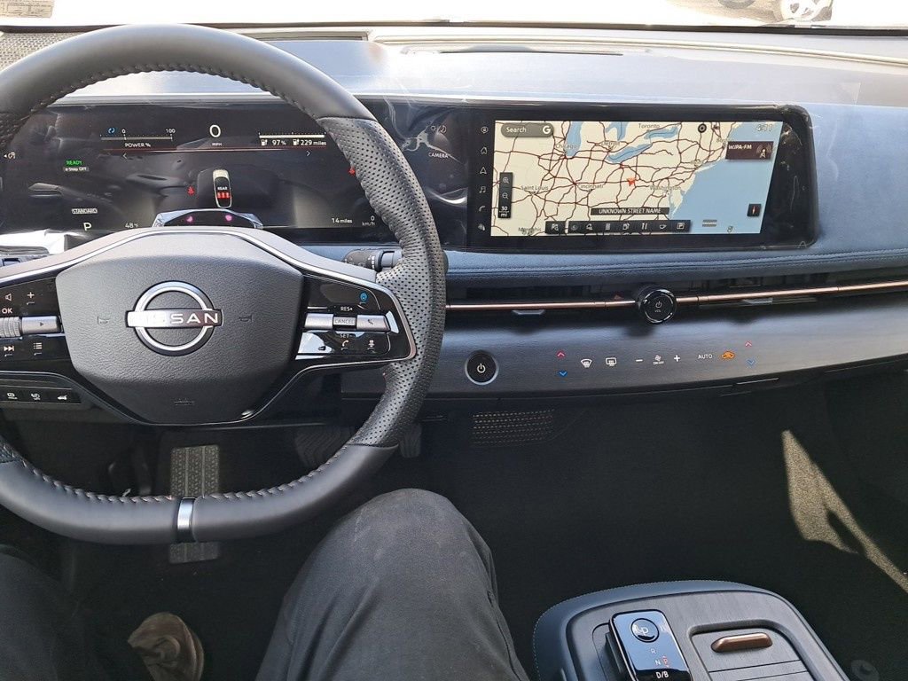 New 2025 Nissan Ariya Platinum image 13