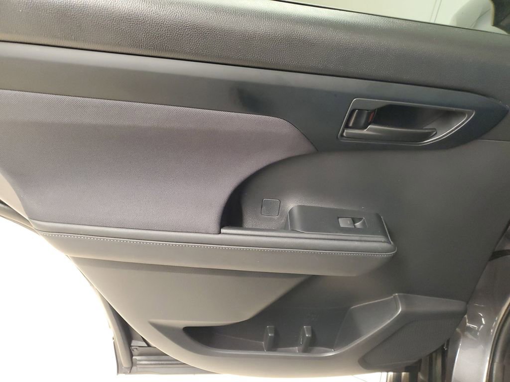 Used 2023 Toyota Highlander LE image 15