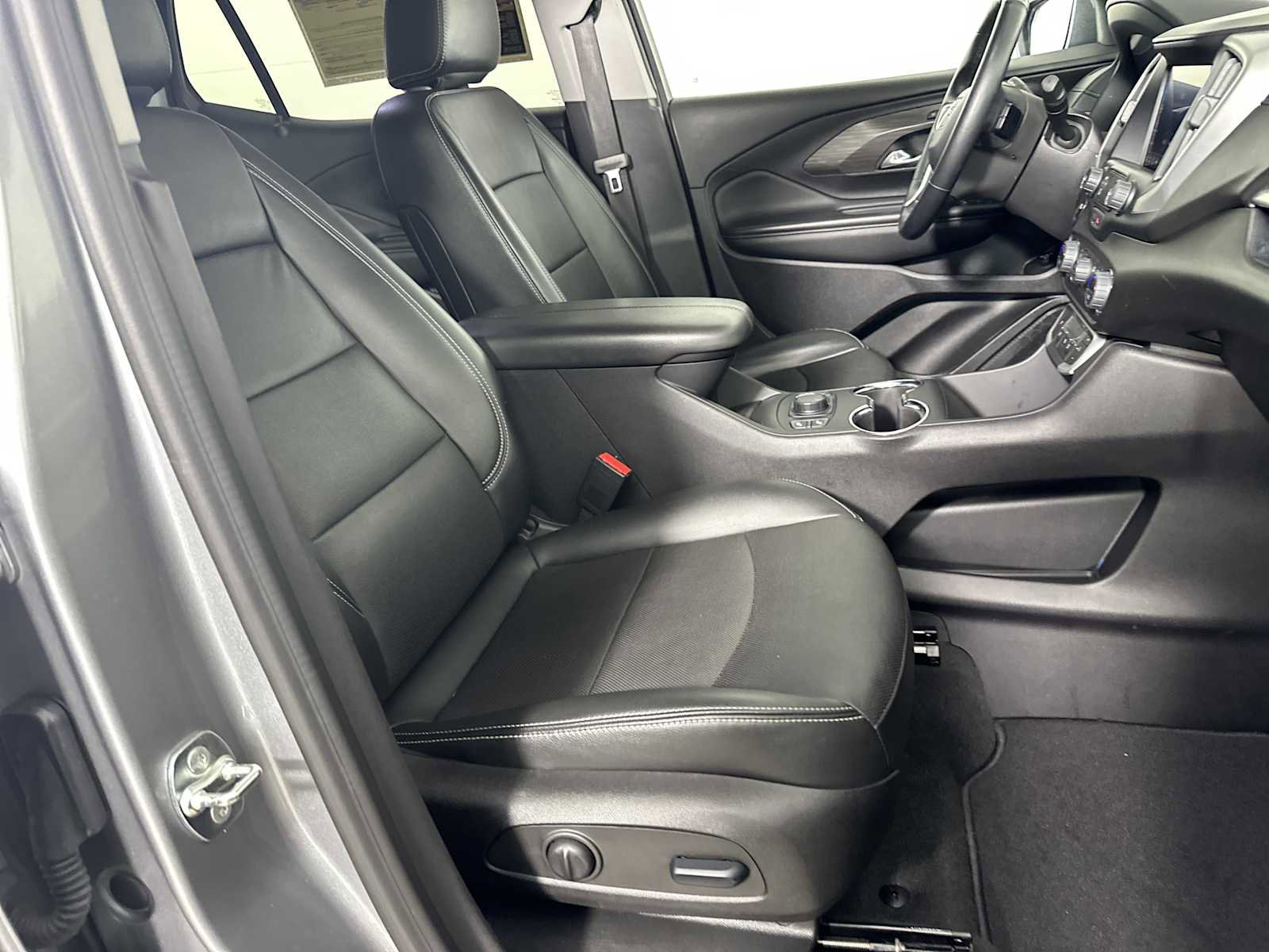 Used 2024 GMC Terrain SLT AWD/4WD image 27