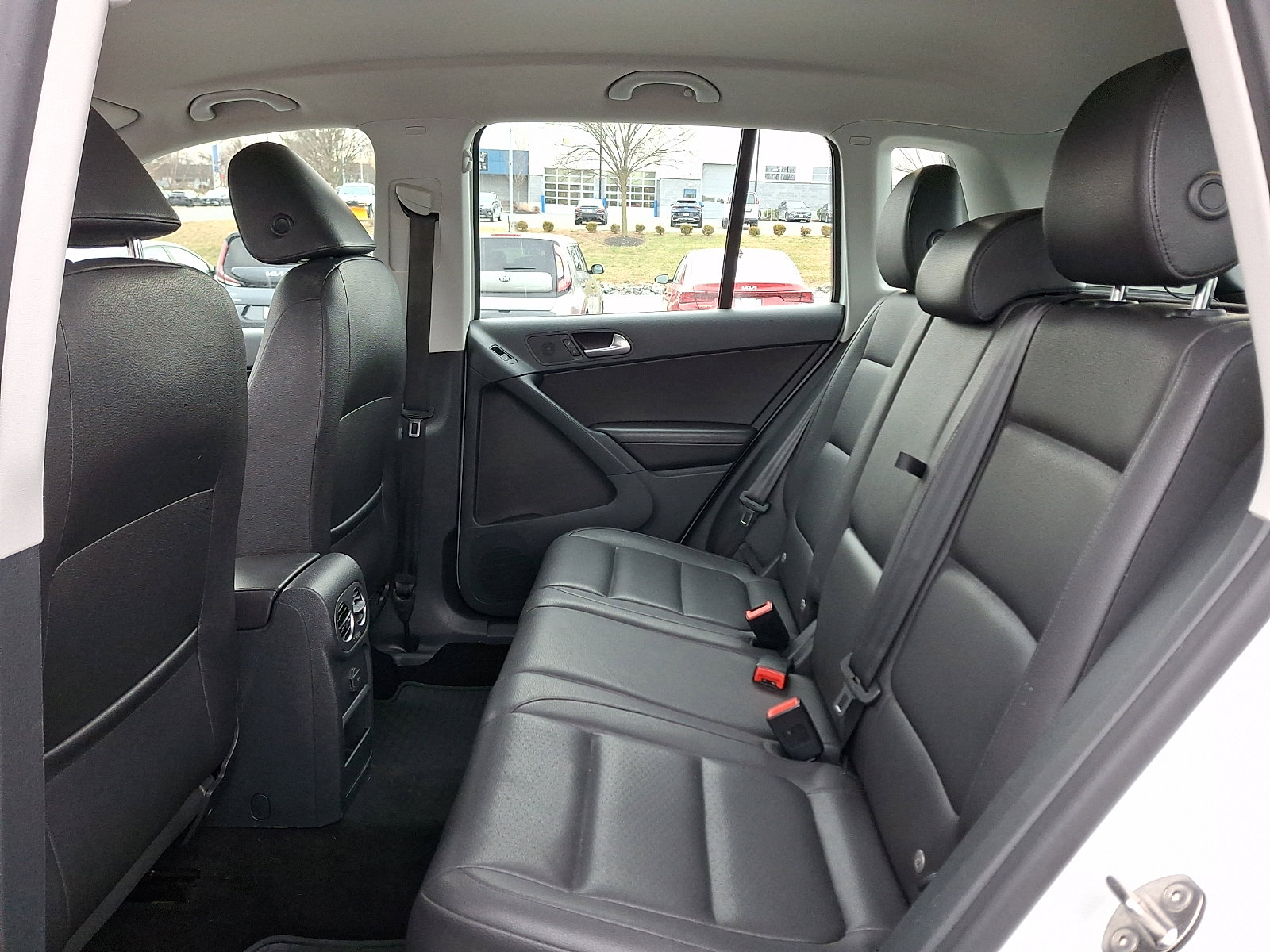 Used 2016 Volkswagen Tiguan S image 10