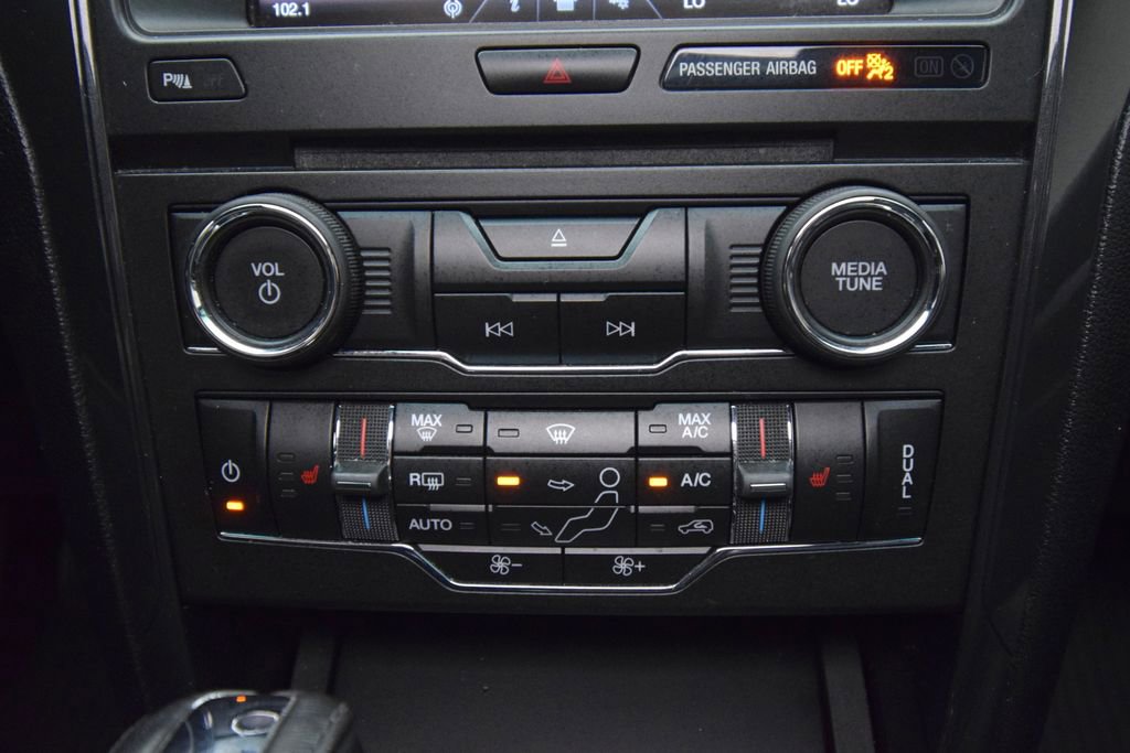 Used 2016 Ford Explorer XLT w/ Equipment Group 202A AWD/4WD image 35