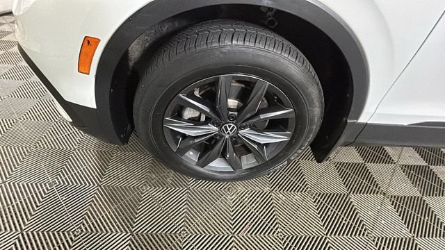 Used 2022 Volkswagen Tiguan SE AWD/4WD image 9