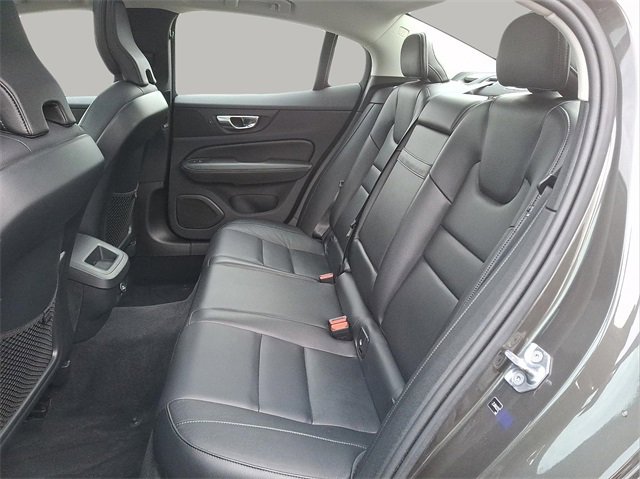 Used 2020 Volvo S60 T6 Momentum image 9