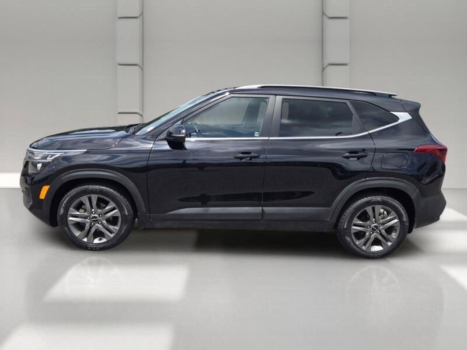 Used 2023 Kia Seltos S FWD image 4