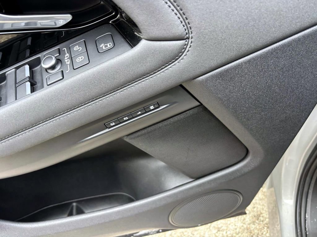 Used 2020 Land Rover Range Rover Evoque SE image 13