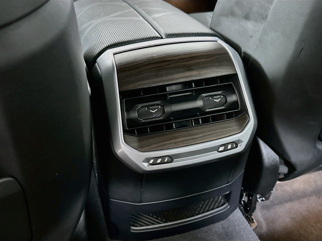 Used 2023 BMW 740i w/ Parking Assistance Package RWD image 26