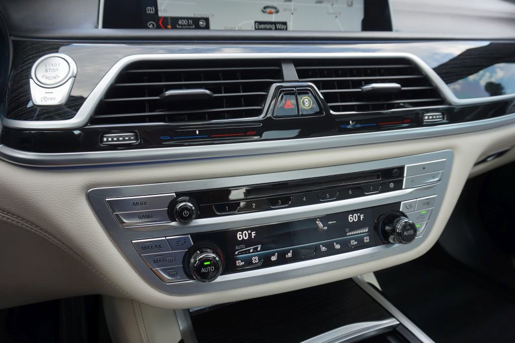 Used 2019 BMW 750i w/ Executive Package image 48