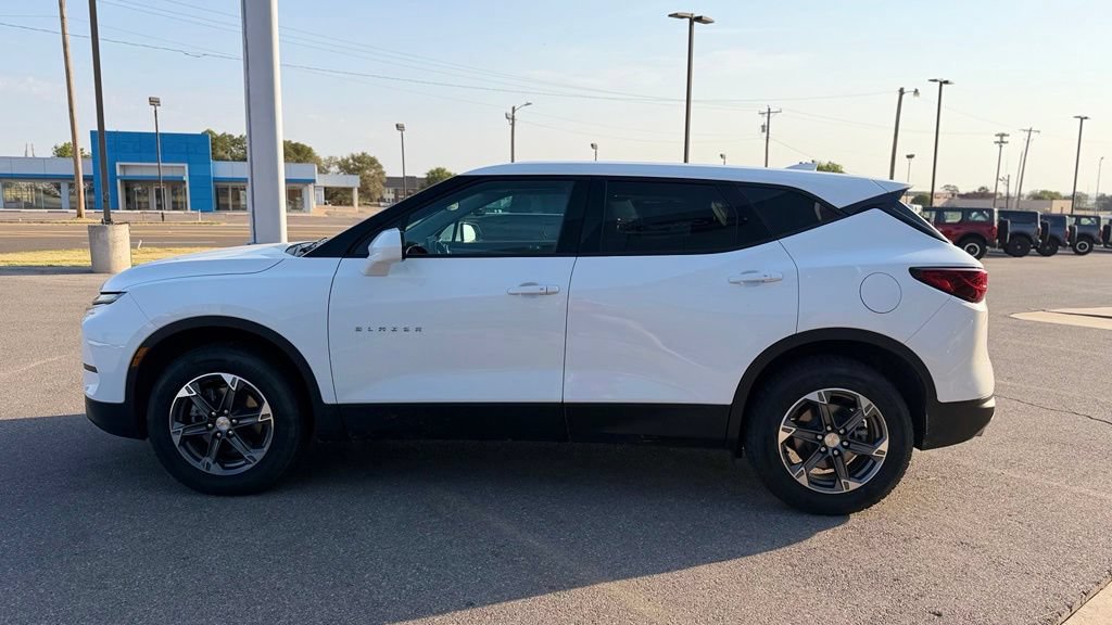 Used 2025 Chevrolet Blazer LT AWD/4WD image 11