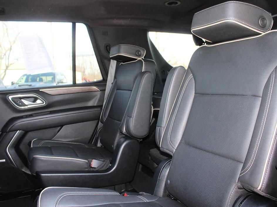 Used 2023 Chevrolet Tahoe Premier AWD/4WD image 16