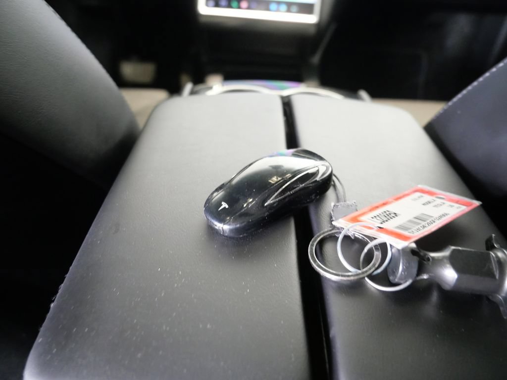 Used 2016 Tesla Model X 75D AWD/4WD image 29