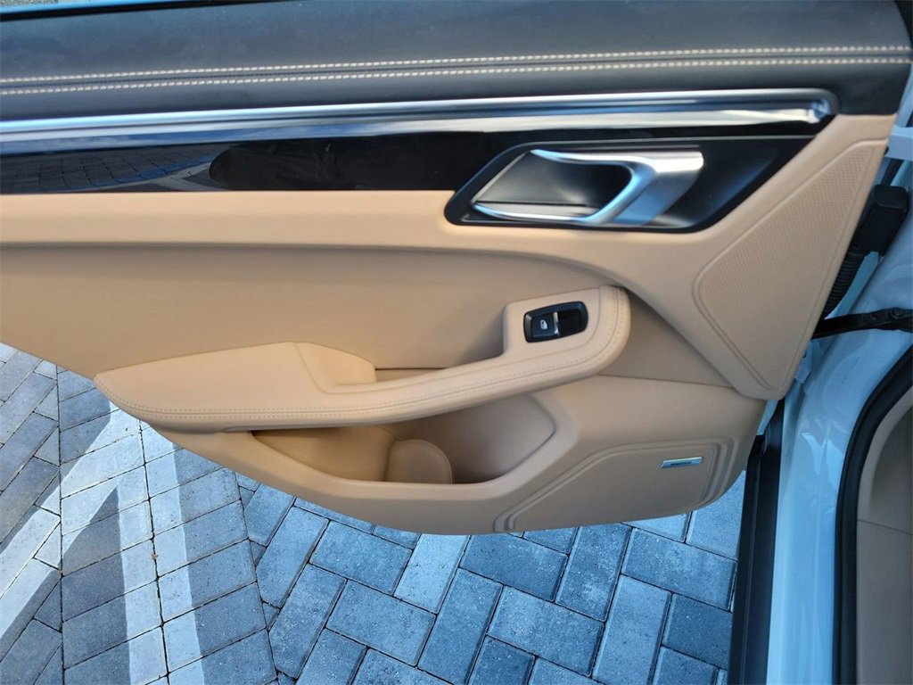 Used 2024 Porsche Macan image 22