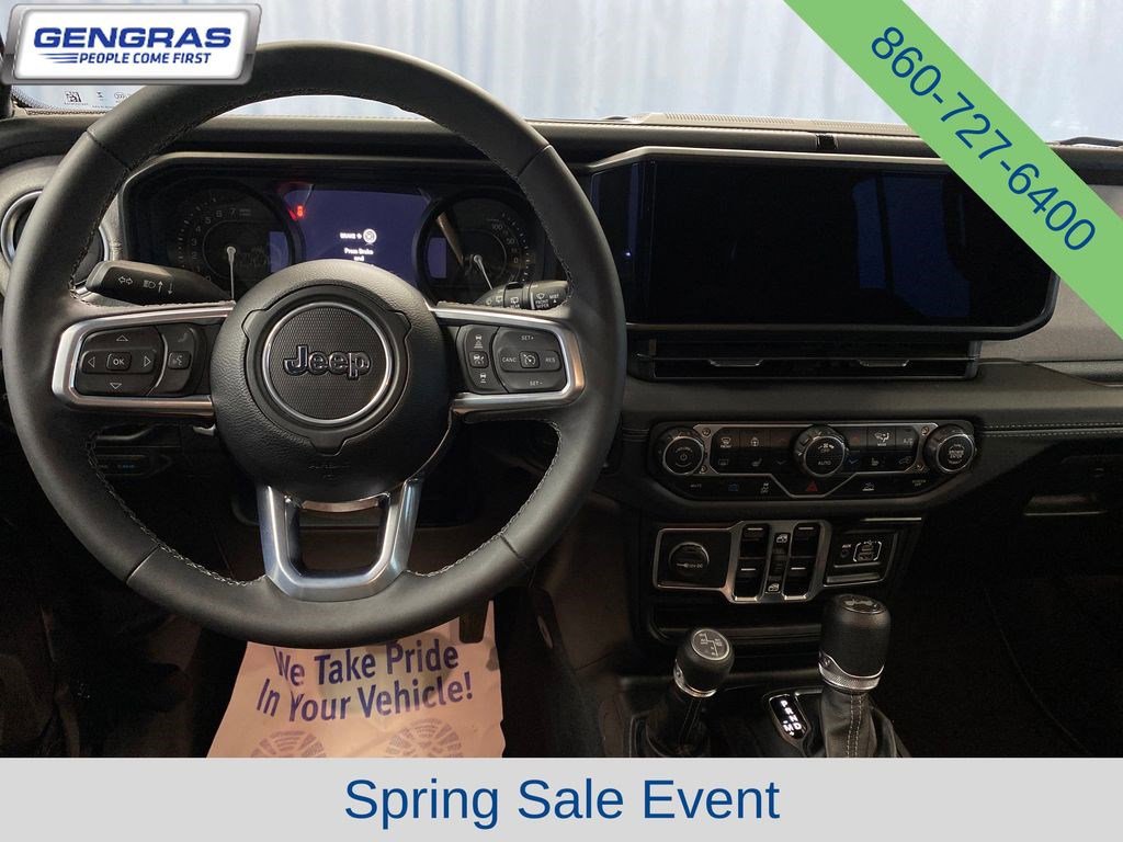 Used 2025 Jeep Wrangler Unlimited Sahara AWD/4WD image 30