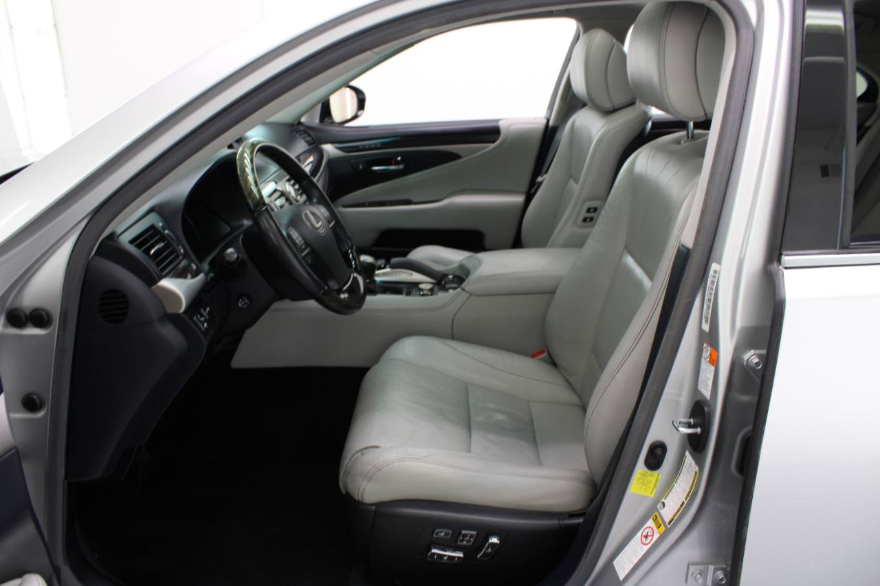 Used 2016 Lexus LS 460 w/ Comfort Package RWD image 32