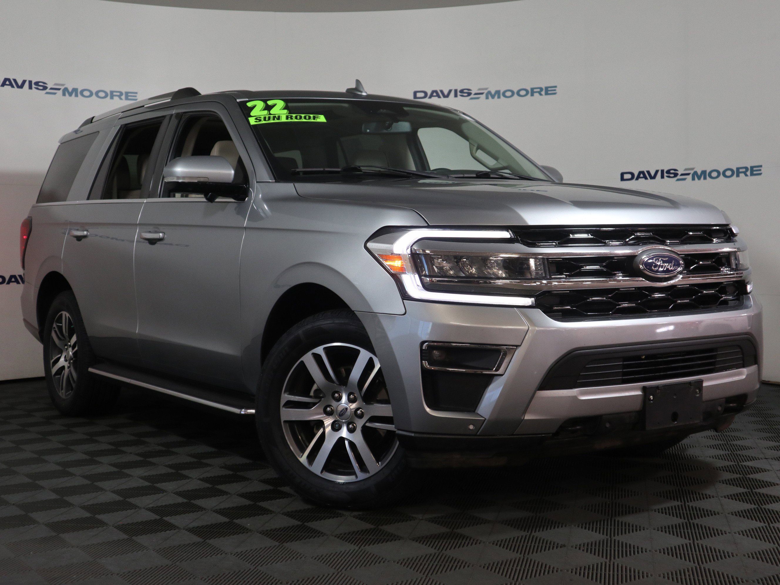 Used 2022 Ford Expedition Limited AWD/4WD image 2