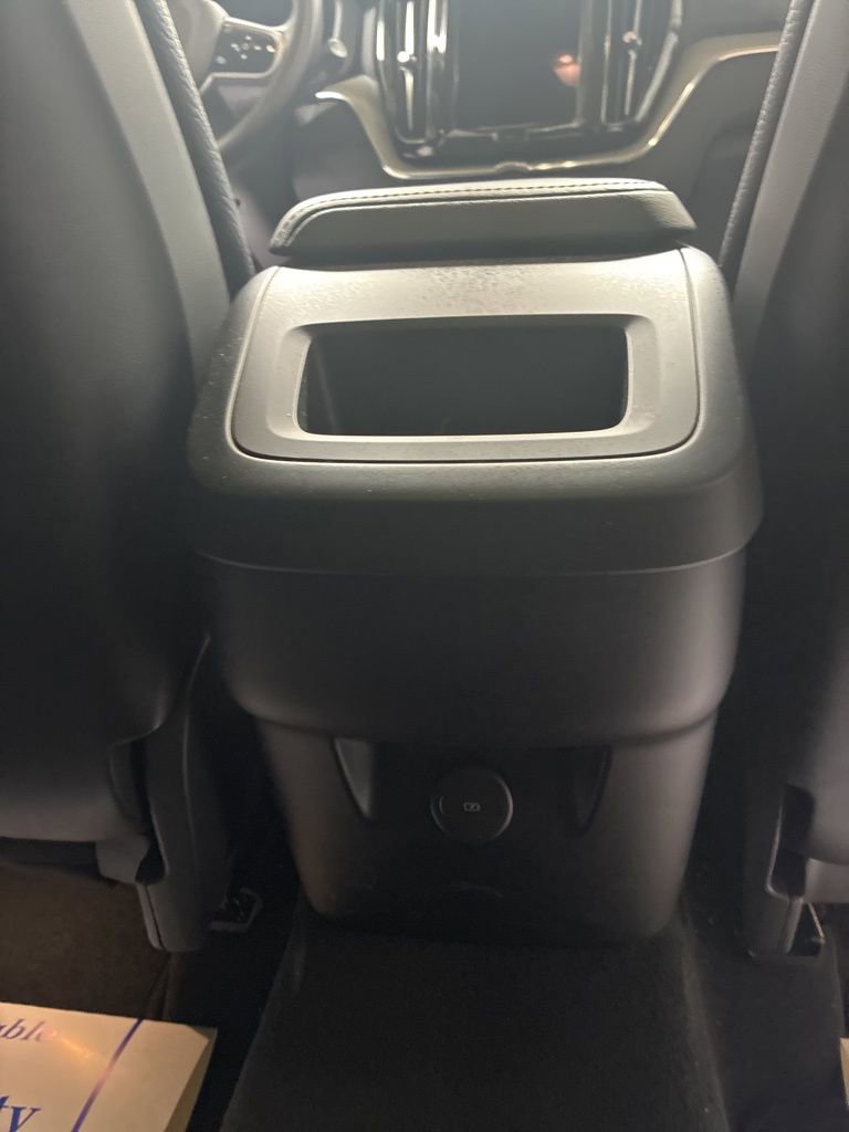 Used 2025 Volvo XC60 B5 Plus image 27