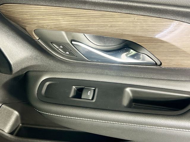 Used 2024 GMC Terrain Denali w/ Denali Premium Package image 32