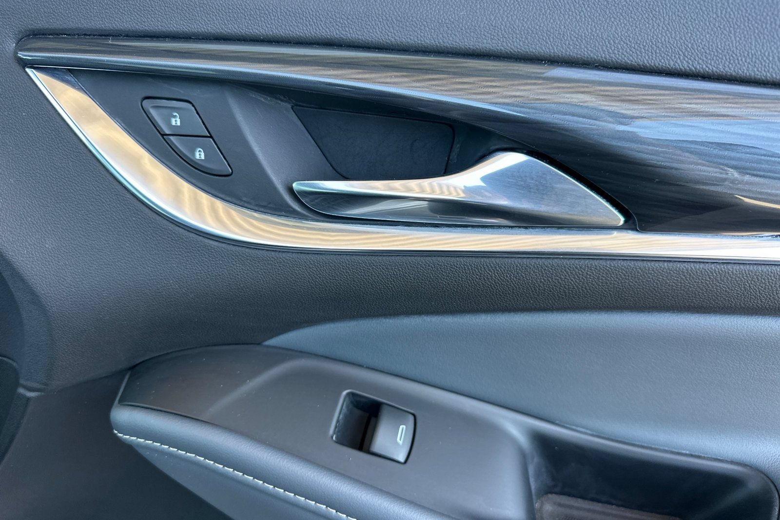 Used 2023 Buick Enclave Essence FWD image 23