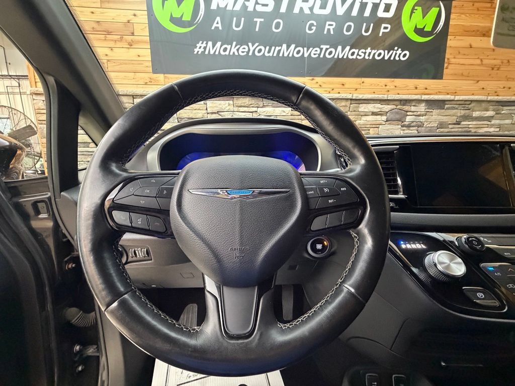 Used 2020 Chrysler Pacifica Touring-L w/ S Appearance Package FWD image 27