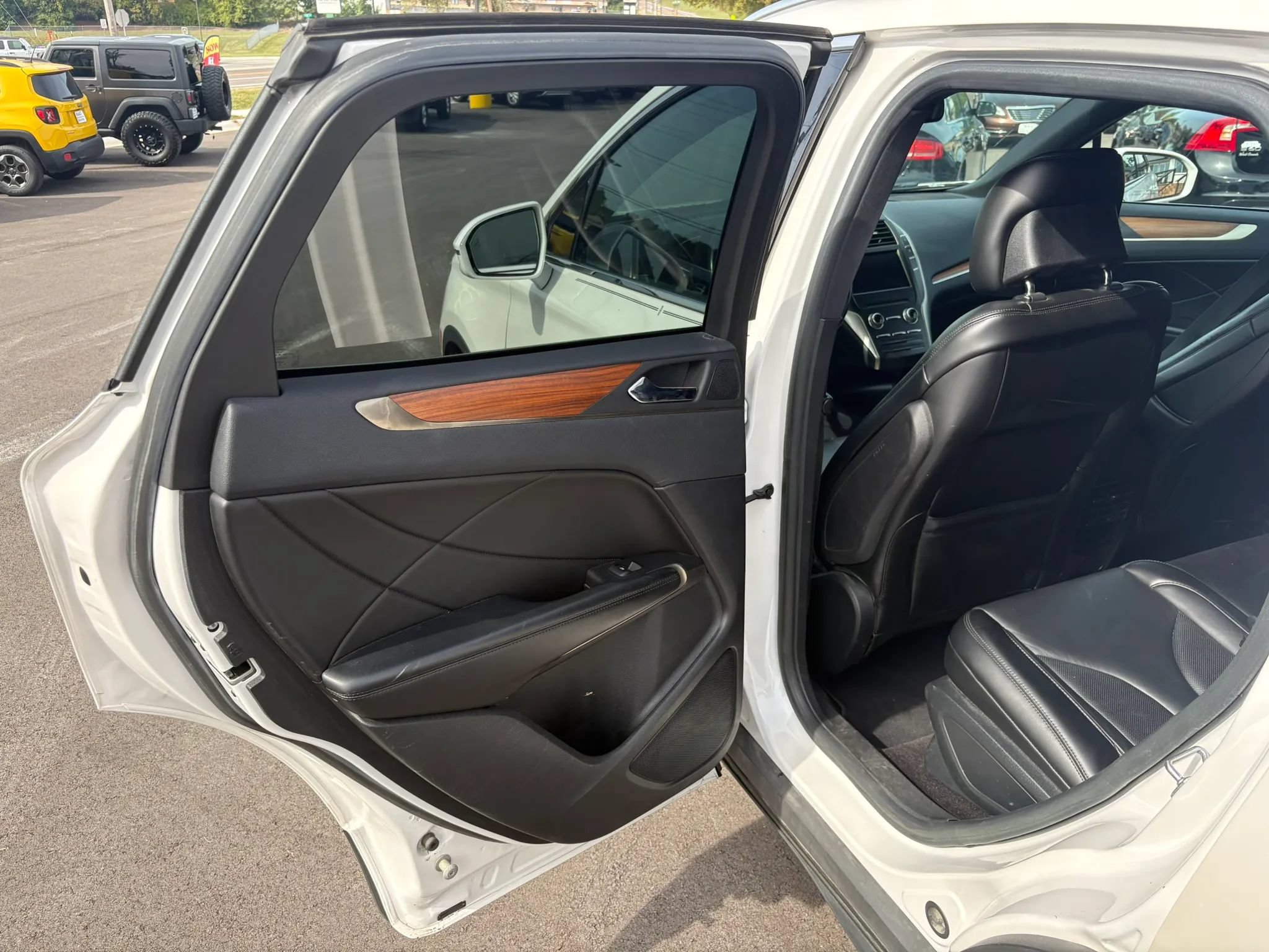 Used 2018 Lincoln MKC Select w/ Select Plus Package FWD image 21