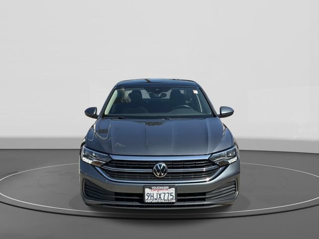 Certified 2023 Volkswagen Jetta SE w/ Panoramic Sunroof Package FWD image 2
